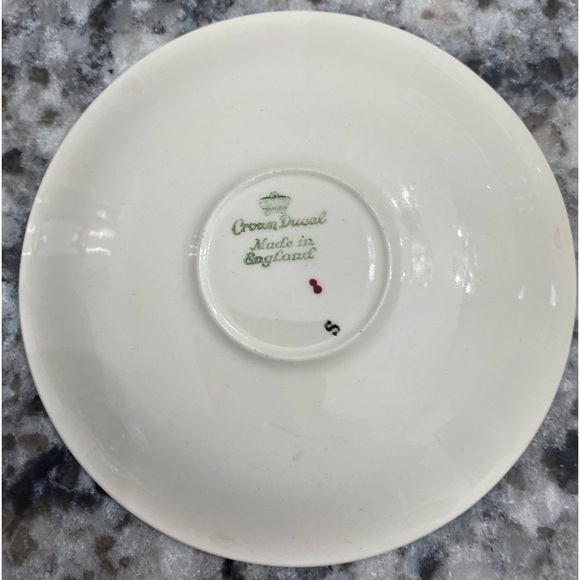 CROWN DUCAL BURGUNDY AND CREAM WITH GOLD TRIM AND A ROSE IN CUP AND ON SAUCER - Picture 10 of 12